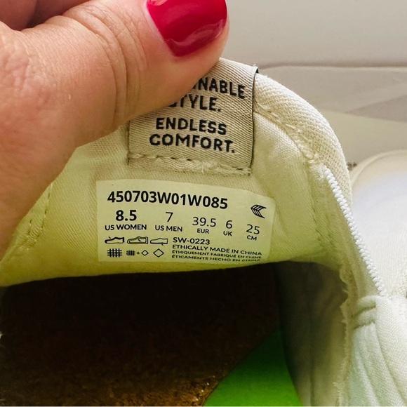 Cariuma Off-White Canvas Slip-Ons - Picture 5 of 8